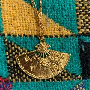 Gold Floral Foreign Fan Necklace
